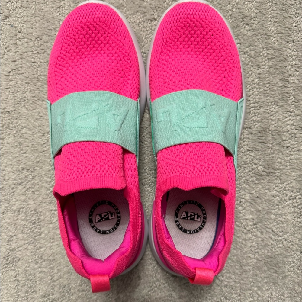 APL Techloom Bliss in hot pink with turquoise accent.